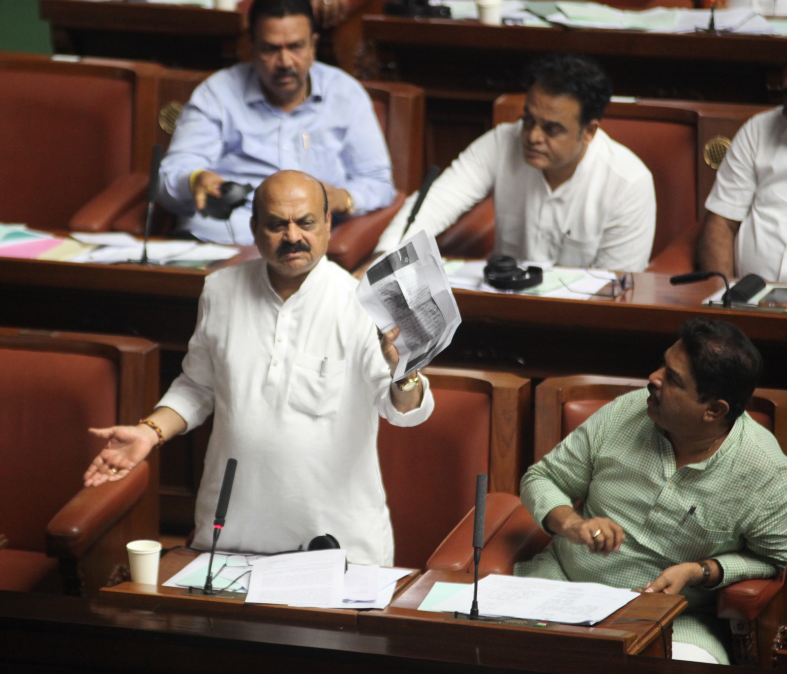 ವಿಧಾನಸಭೆಯಲ್ಲಿ ಬಿಜೆಪಿ ಸಭಾತ್ಯಾಗ:ಅಕ್ಕಿ ಕಡಿತಕ್ಕೆ ಬೊಮ್ಮಾಯಿ ವಿರೋಧ