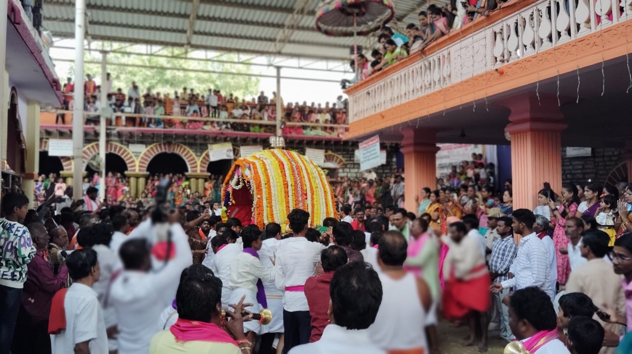 ಸೂಗೂರೇಶ್ವರ ಜಾತ್ರಾ ಮಹೋತ್ಸವ: ಪಲ್ಲಕ್ಕಿ ಮೆರವಣಿಗೆ, ಕಷ್ಣಾ ನದಿಯಲ್ಲಿ ಗಂಗಾಸ್ನಾನ