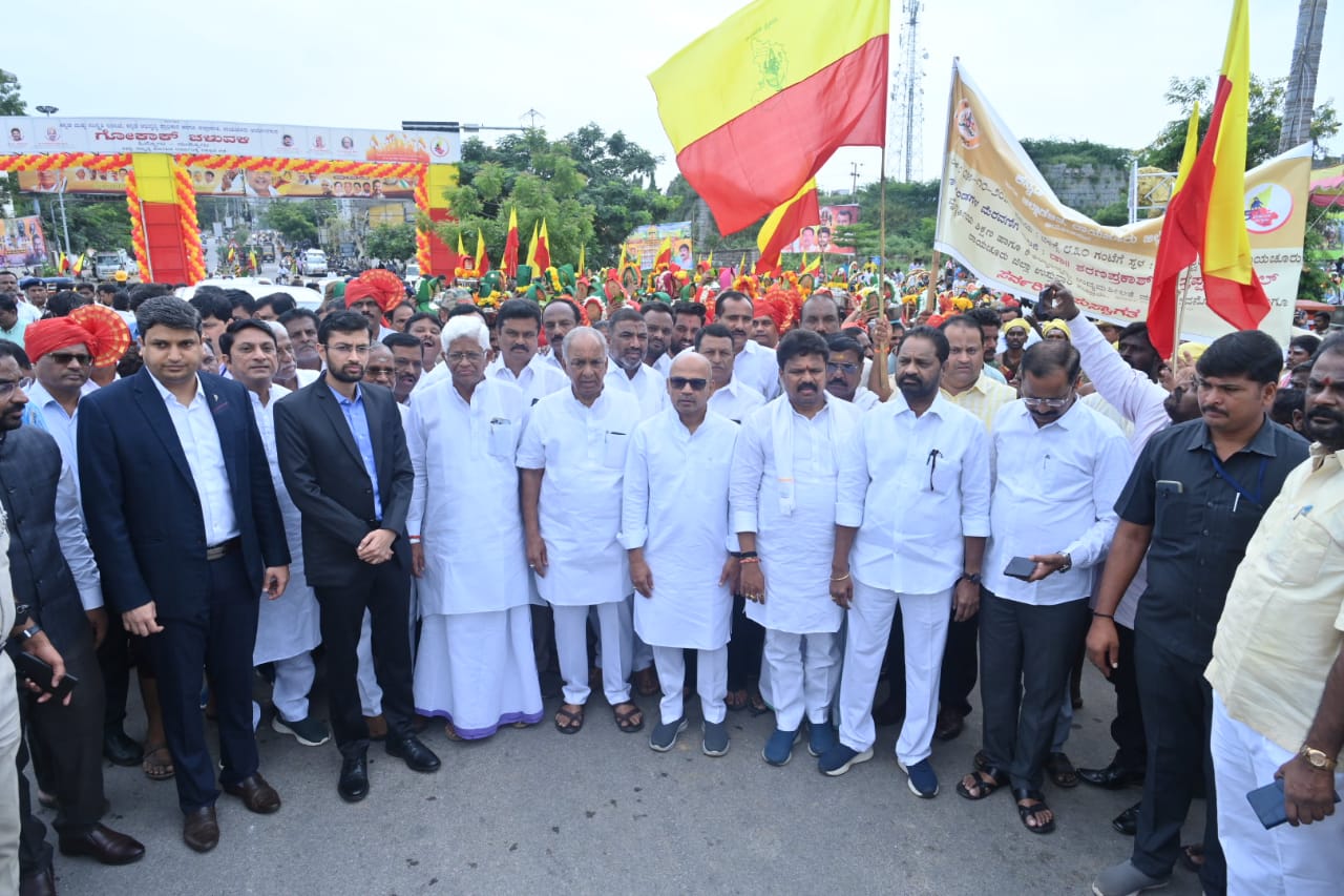 ಗೋಕಾಕ ಚಳುವಳಿ ಮೆರವಣಿಗೆ ರಾಜಕಾರಣಿಗಳಿಗೆ ಸೀಮಿತ, ಸಾಹಿತಿಗಳು, ಹೋರಾಟಗಾರನ್ನು ಕಡಗಣನೆ