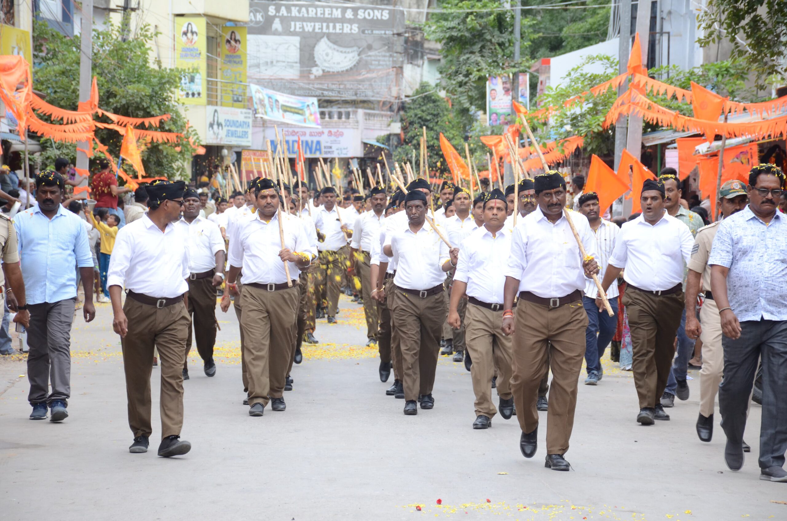 ಗಮನ ಸೆಳೆದ ಆರ್.ಆರ್.ಎಸ್ ಪಥಸಂಚಲನ