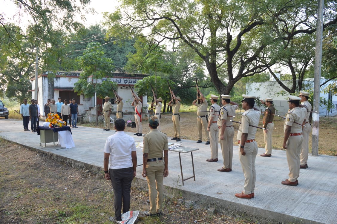 ಪೊಲೀಸ್ ಶ್ವಾನ ಸಾವು: ಸಕಲ ಗೌರವದೊಂದಿಗೆ ಸಂಸ್ಕಾರ