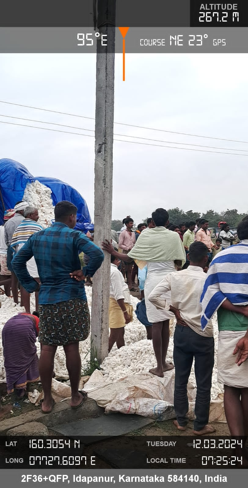 ಇಡಪನೂರು ಬಳಿ ಟ್ರಾಕ್ಟರ ಪಲ್ಟಿ: ಸಂಚಾರಕ್ಕೆ ಅಡ್ಡಿ