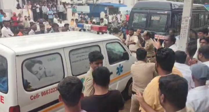 ಮಸ್ಕಿಯ ಖಾಸಗಿ ಆಸ್ಪತ್ರೆಯಲ್ಲಿ ಬಾಣಂತಿ ಸಾವು: ಉದ್ರಿಕ್ತರಿಂದ ಕಲ್ಲು ತೂರಾಟ, ಅಂಬುಲೈನ್ಸ್ ಗಾಜು ಪುಡಿ ಪುಡಿ