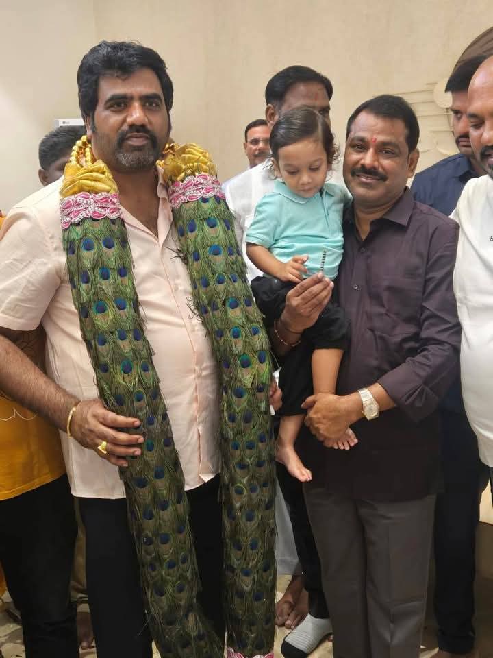 ಹುಟ್ಟು ಹಬ್ಬದ ಕಾರ್ಯಕ್ರಮದಲ್ಲಿ ನವಿಲು ಗರಿ ಯ ಹಾರ ಬಳಕೆ: ಕೆ.ಶಿವನಗೌಡ ನಾಯಕ ವಿರುದ್ದ ಕೇಸ್ ದಾಖಲಿಸಲು ದೂರು